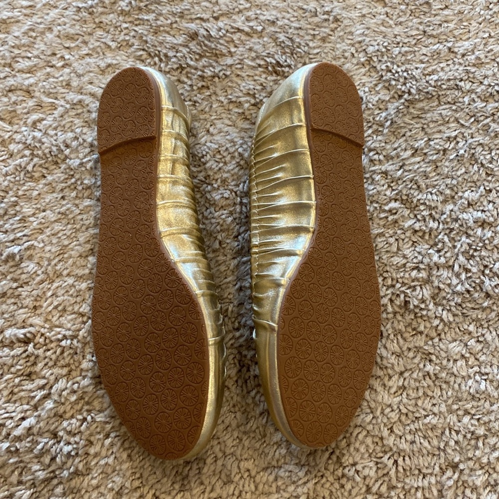 NWOT Lilly Pulitzer gold leather ballet flats - Picture 3 of 7